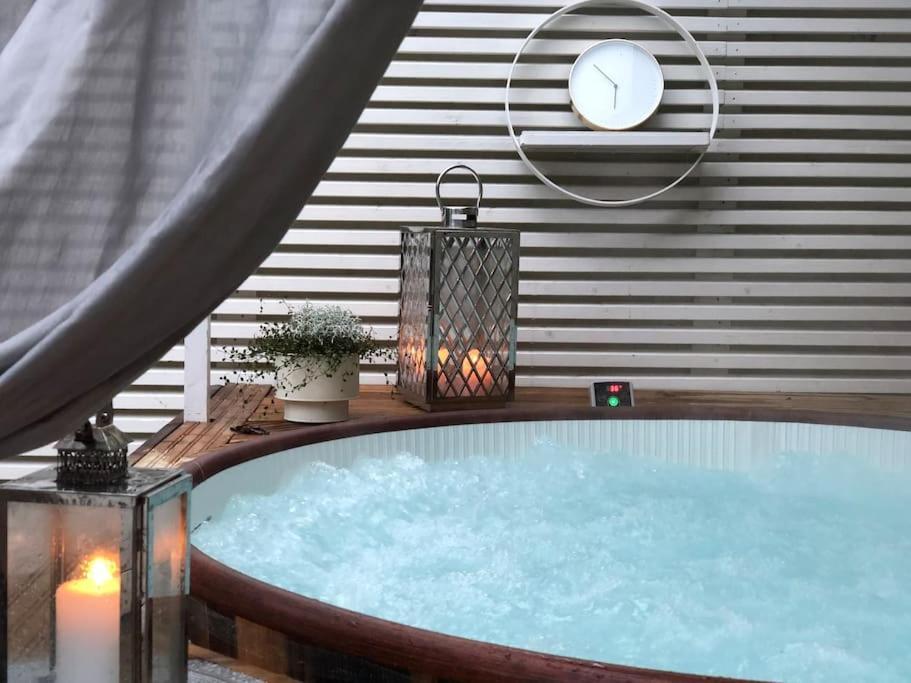Snowcrystal Home With Jacuzzi And Sauna 罗瓦涅米 外观 照片