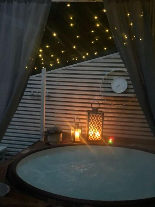 Snowcrystal Home With Jacuzzi And Sauna 罗瓦涅米 外观 照片