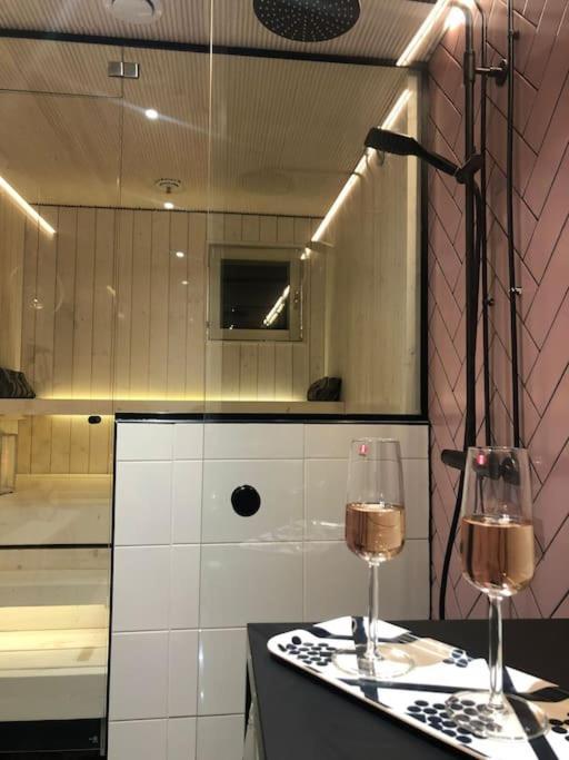 Snowcrystal Home With Jacuzzi And Sauna 罗瓦涅米 外观 照片