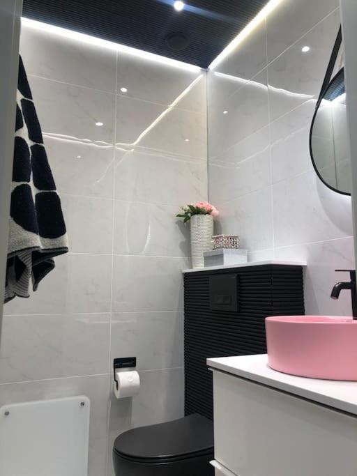 Snowcrystal Home With Jacuzzi And Sauna 罗瓦涅米 外观 照片