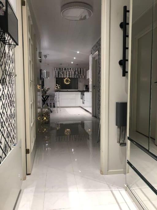 Snowcrystal Home With Jacuzzi And Sauna 罗瓦涅米 外观 照片